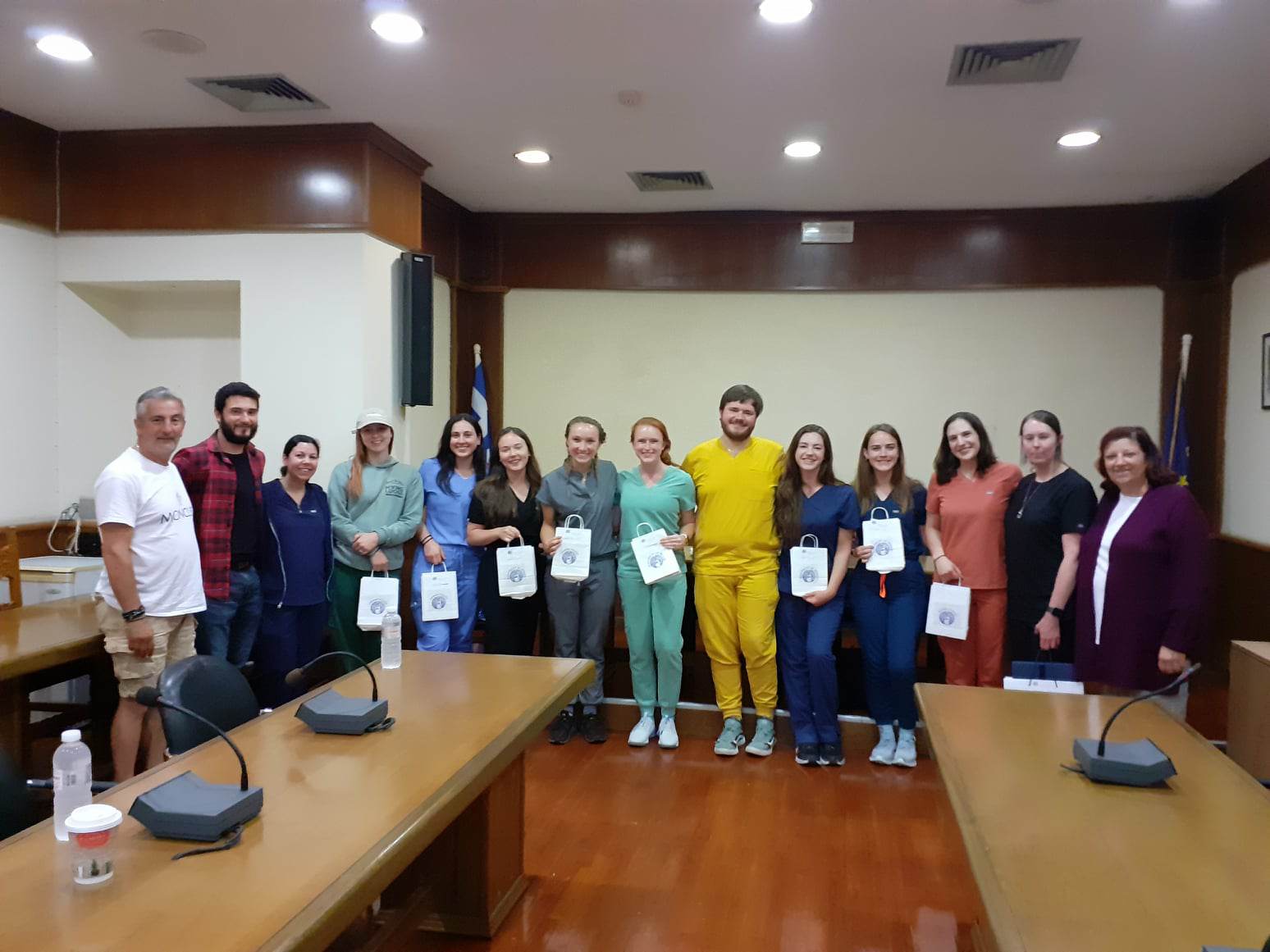 Ευχαριστίες προς το Κέντρο Ελληνικών Σπουδών ΠΑΙΔΕΙΑ και τον Παρροδιακό Σύλλογο Αμερικής «Απόλλων» για τη στείρωση και περίθαλψη αδέσποτων ζώων